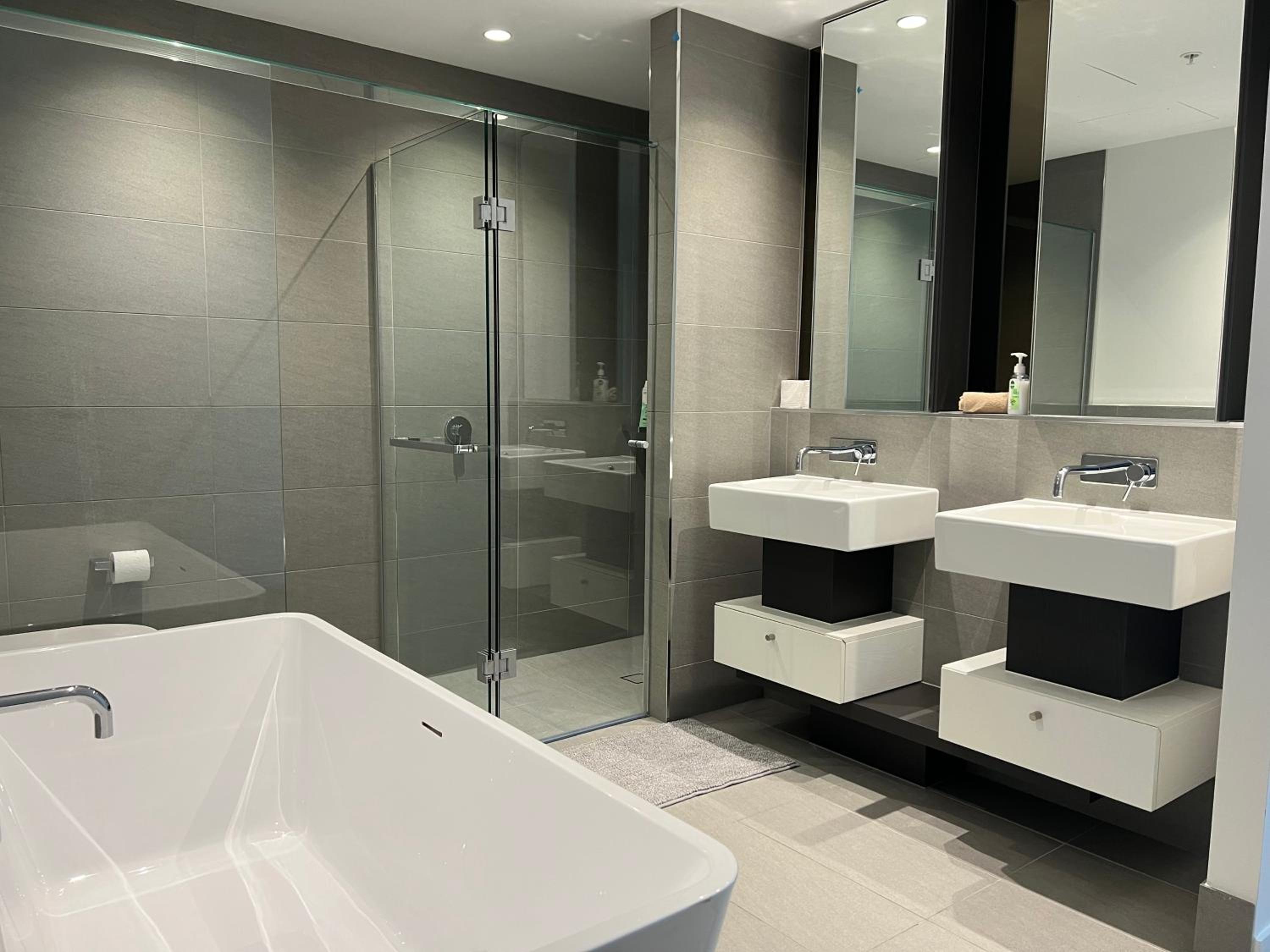 Wsp Lux 3b2b flat in CBD with balcony