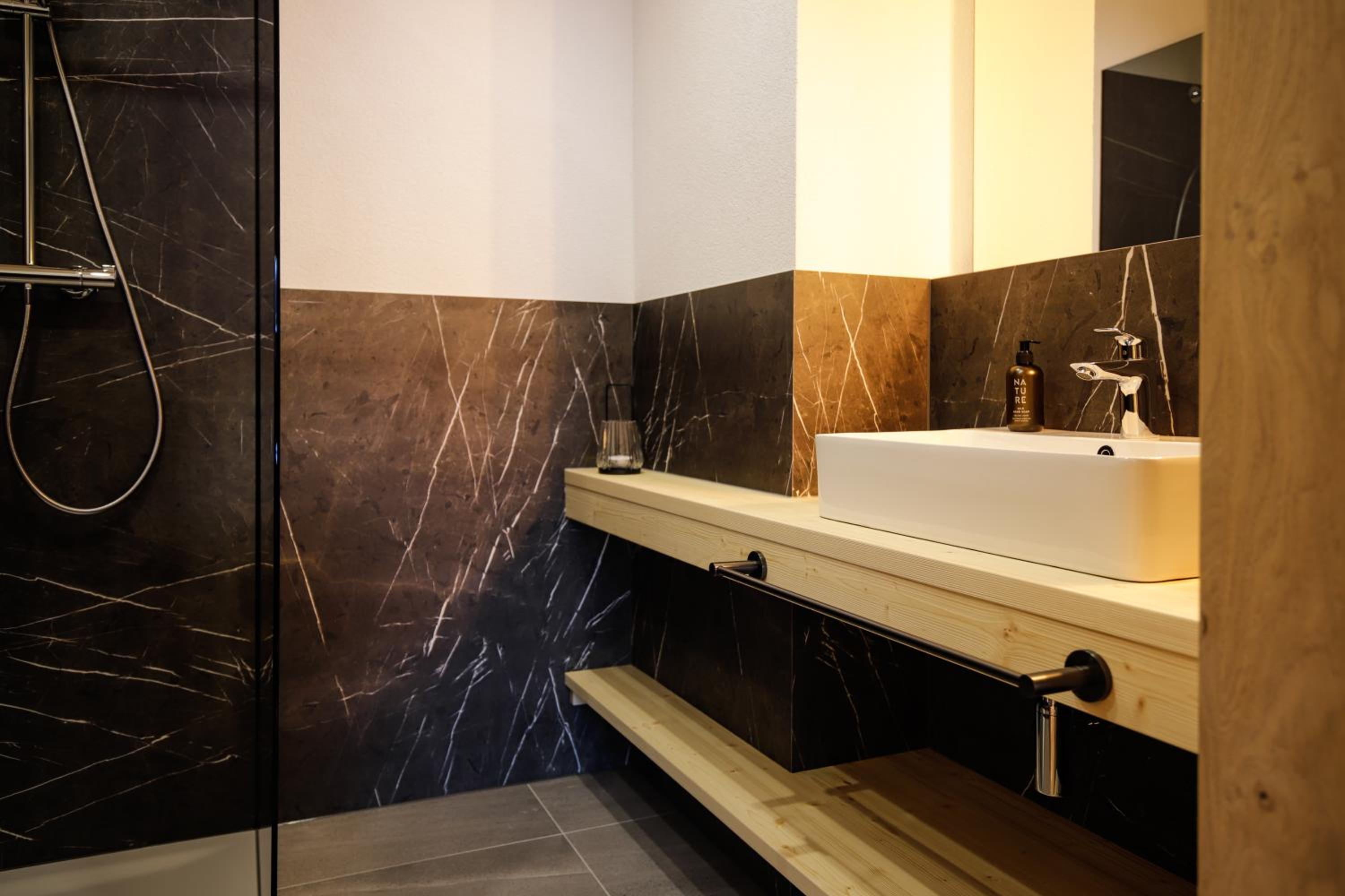 WOLF Apartments - Panorama Mountain Retreat in Tirol