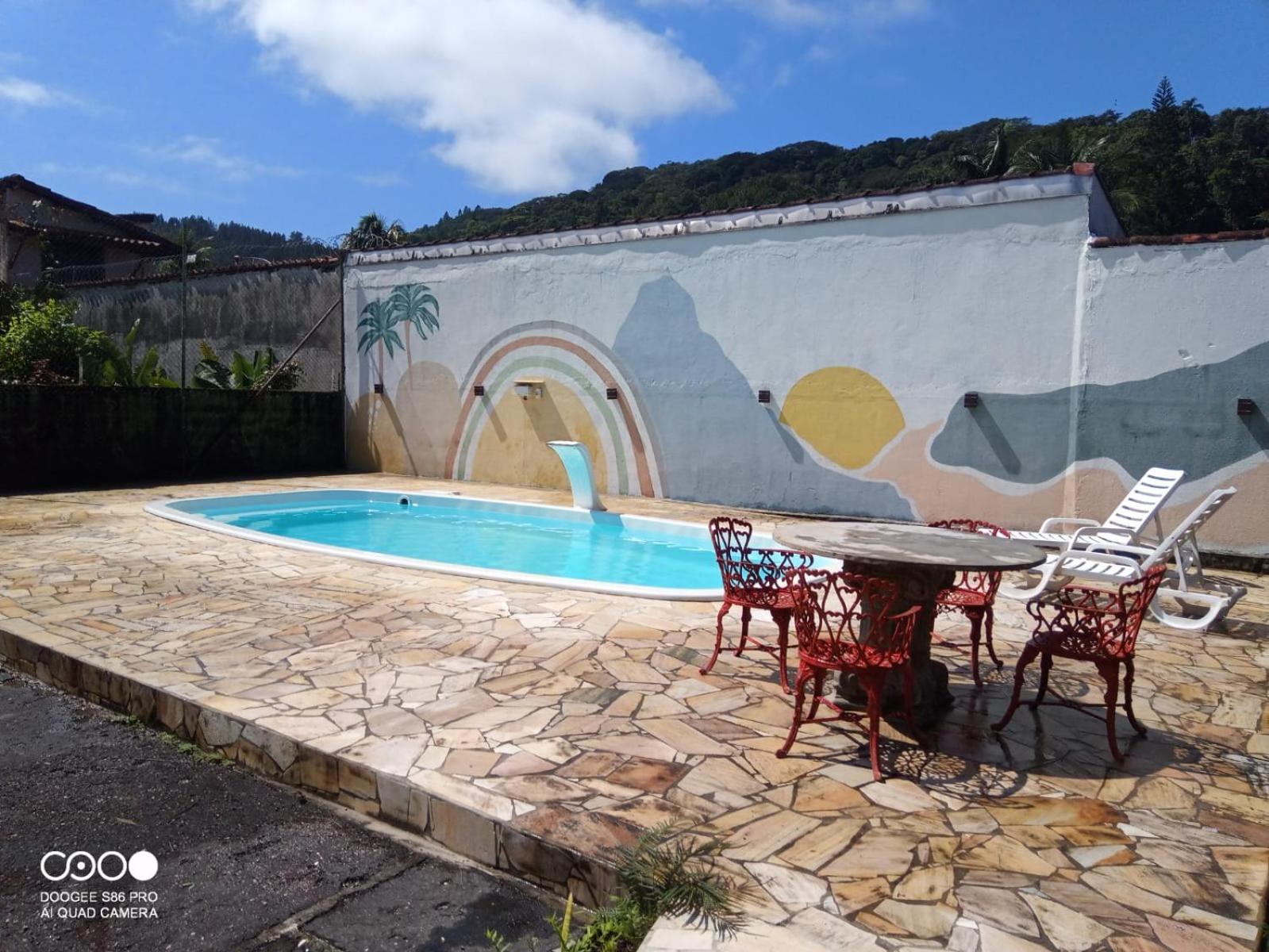 Casa com piscina a 150m da Praia do Lázaro