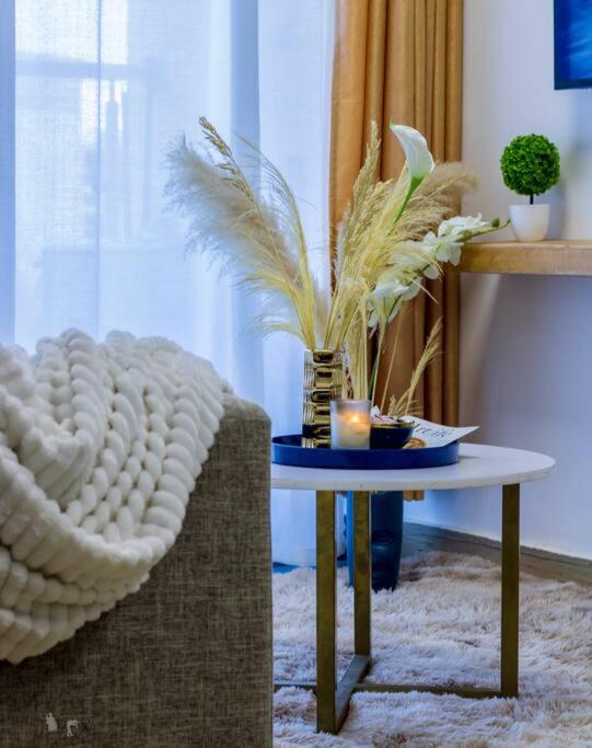 Chic Studio, Stunning Views! view 5