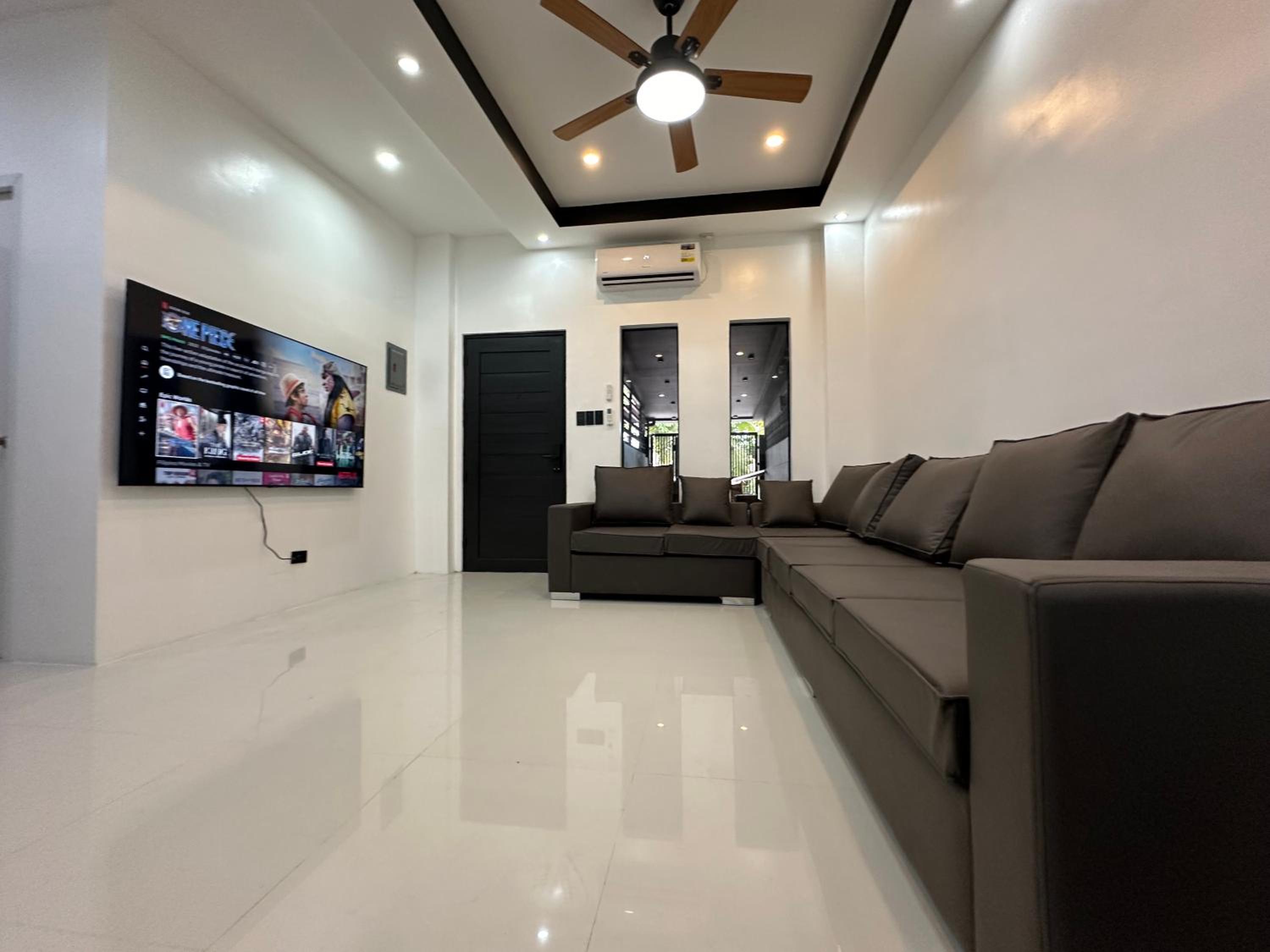 Townes Blackrock Most Unique Home Big Grp Fam Near Downtown SM Dvo DGT Roxas Coastal view 3