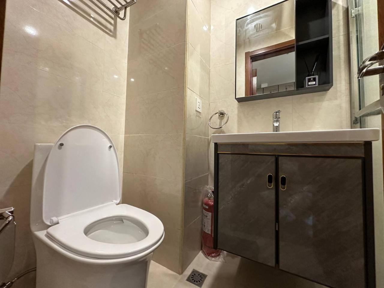 UPSCALE AND DOWNTOWNER HAVEN view 3