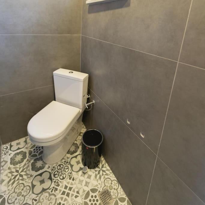 Beyoğlu'nda 4+1 ferah, manzaralı tarihi daire