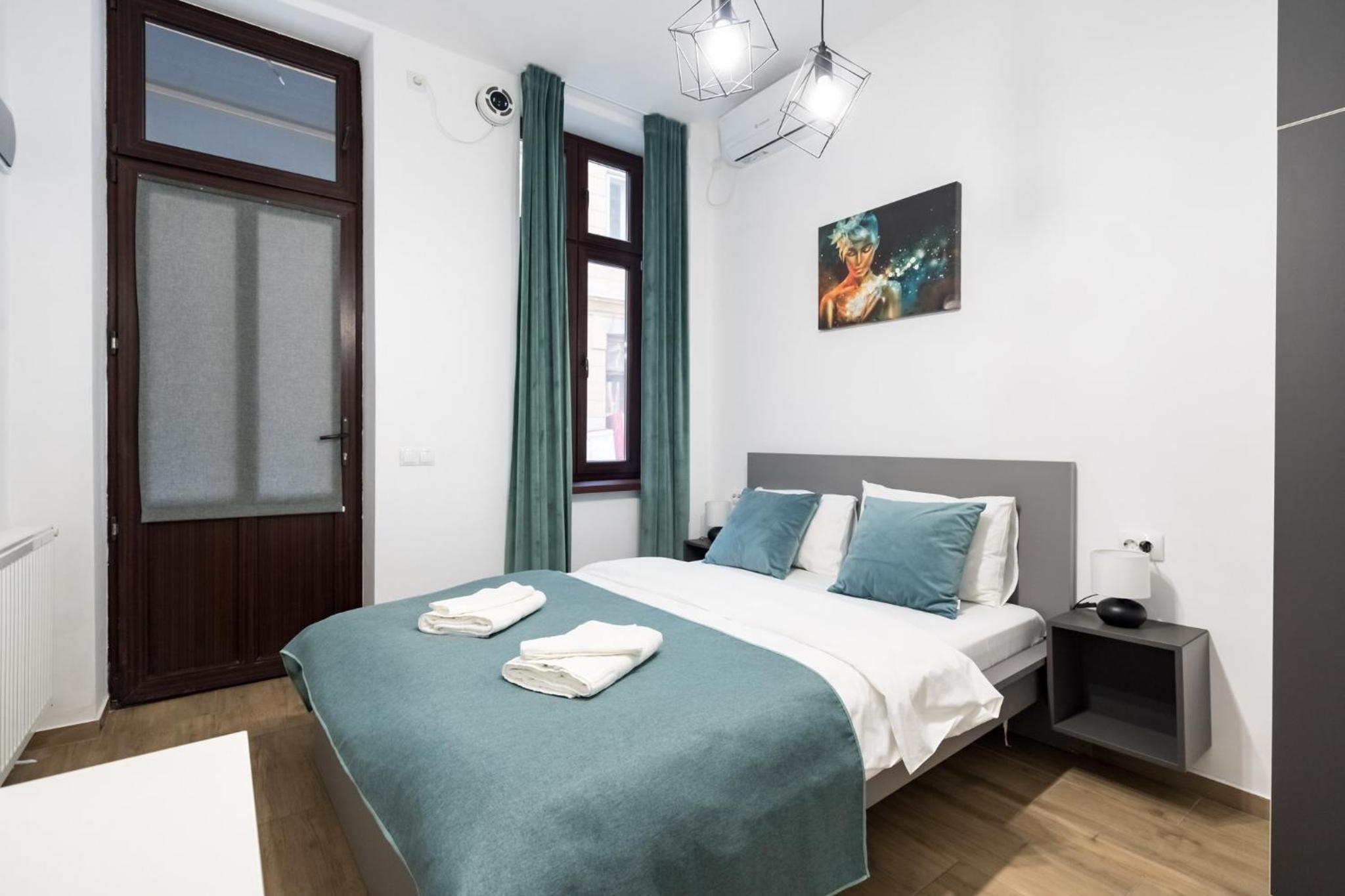 Urban Walls Apartments 5A in Old City view 2