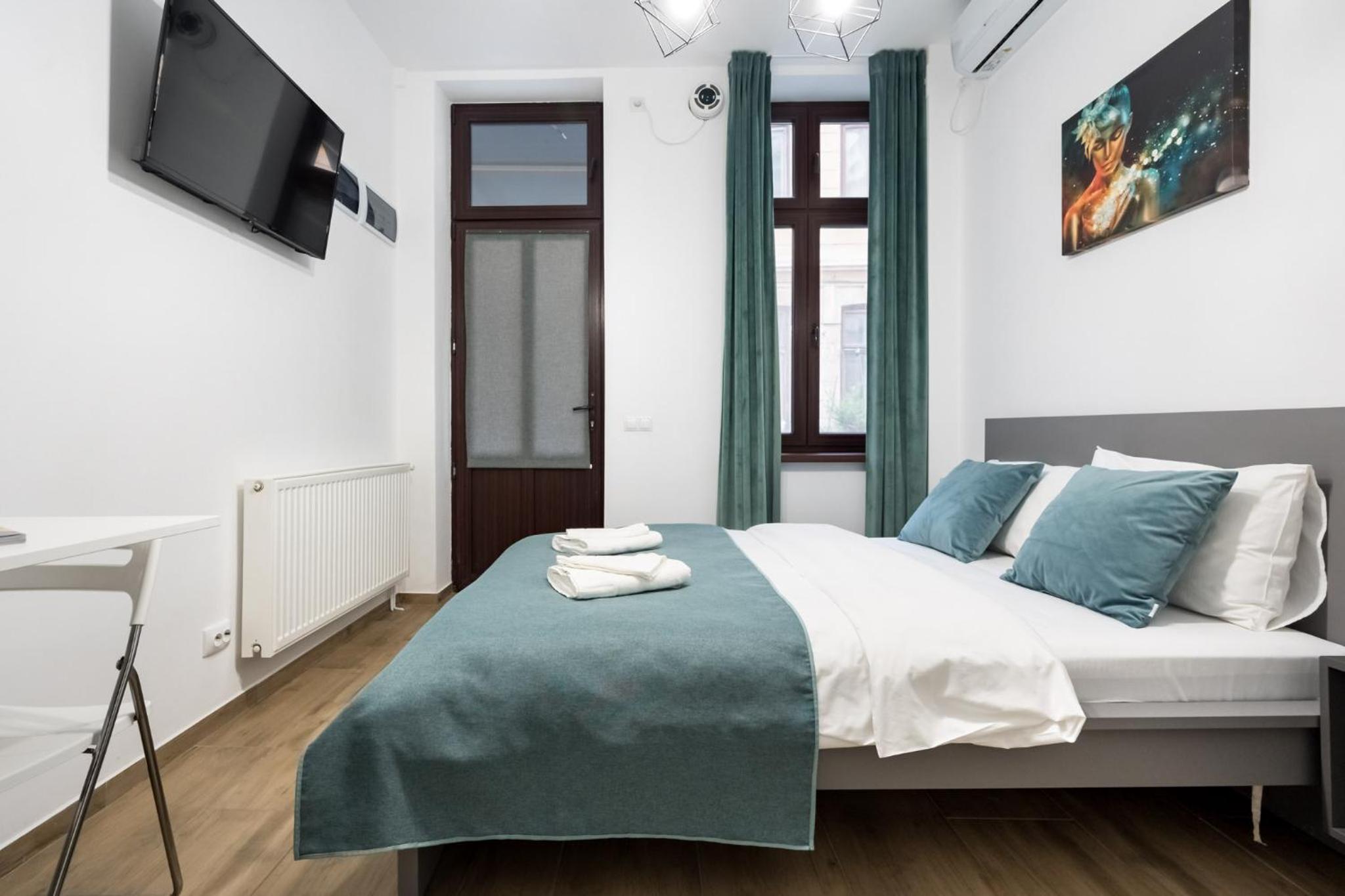 Urban Walls Apartments 5A in Old City view 4