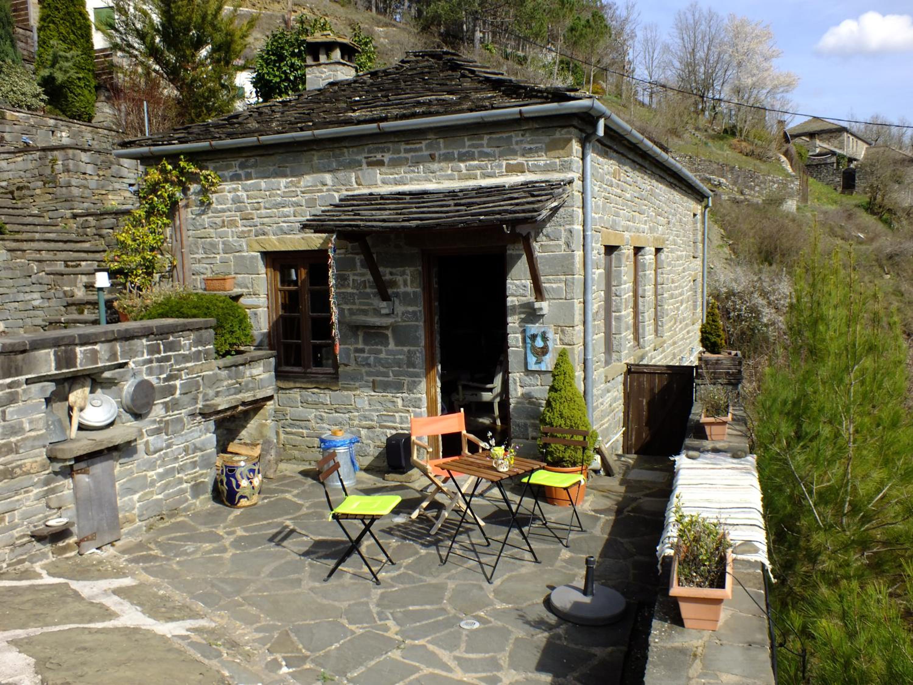 Lila Traditional House view 5
