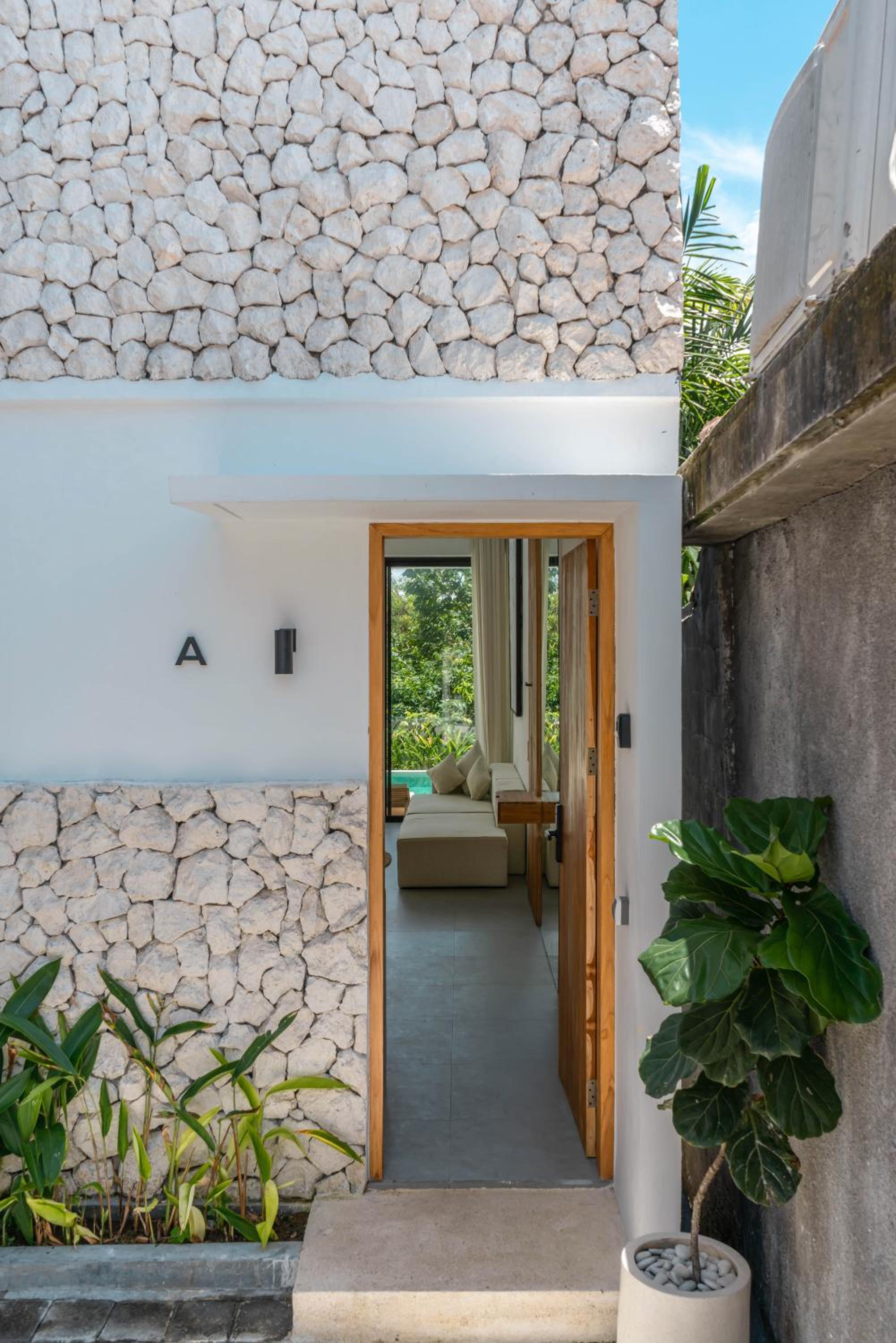 Finity A : Romantic and Charming 1BR Villa in Canggu view 2