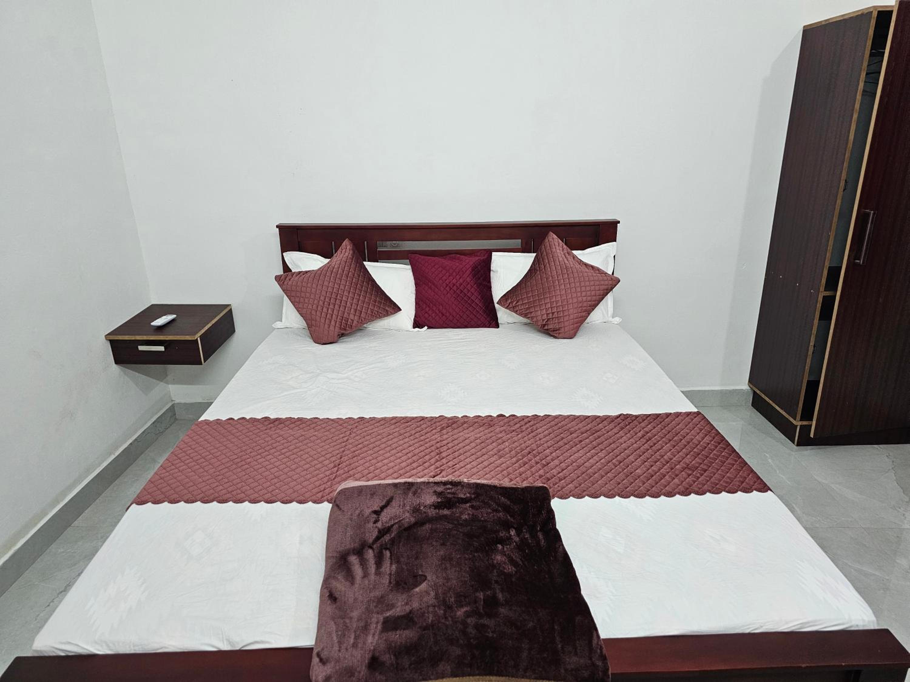 ZEAL HOMES And Apartments Koothattukulam