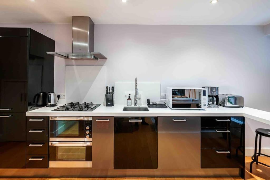 Sweet 3BRs house sleep for up to 6 close to Oxford & Soho