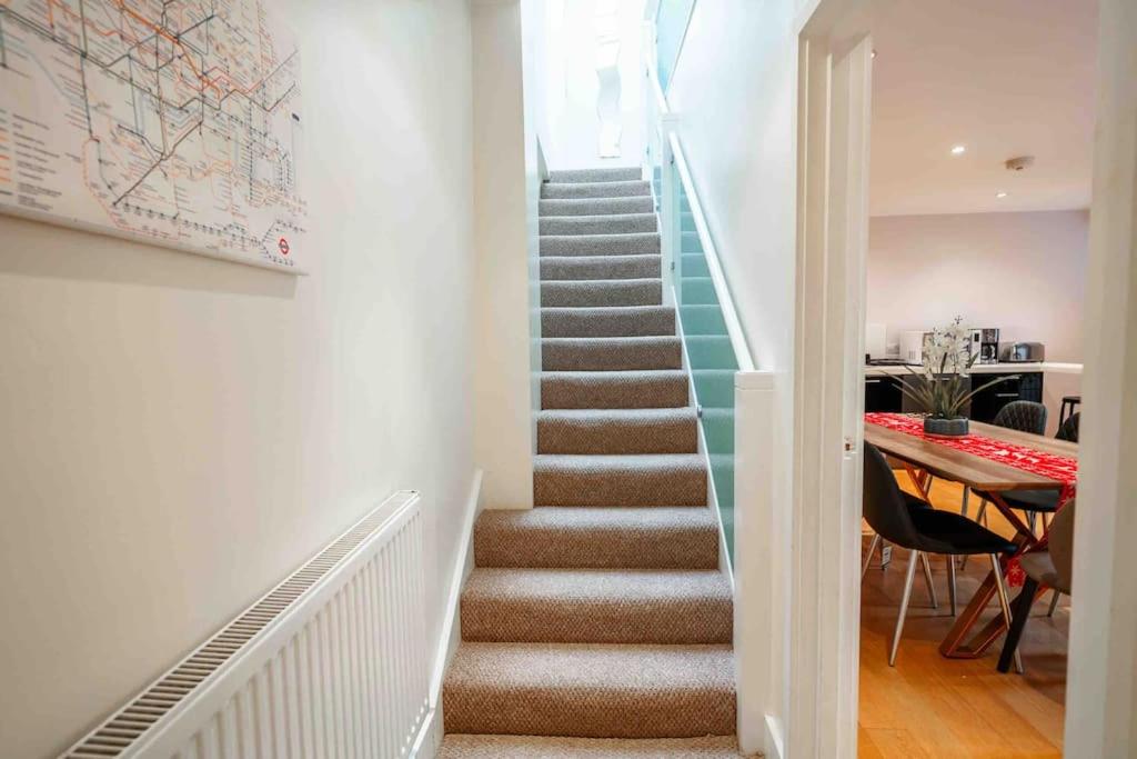 Sweet 3BRs house sleep for up to 6 close to Oxford & Soho