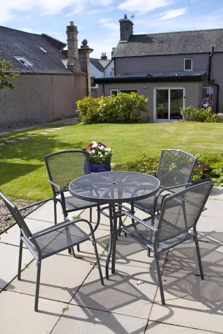 Comfortable 4 bed Home, Valhalla, Helmsdale