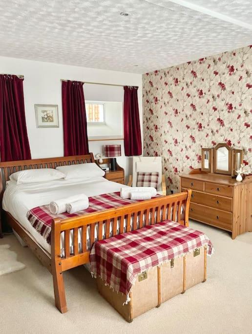 Comfortable 4 bed Home, Valhalla, Helmsdale