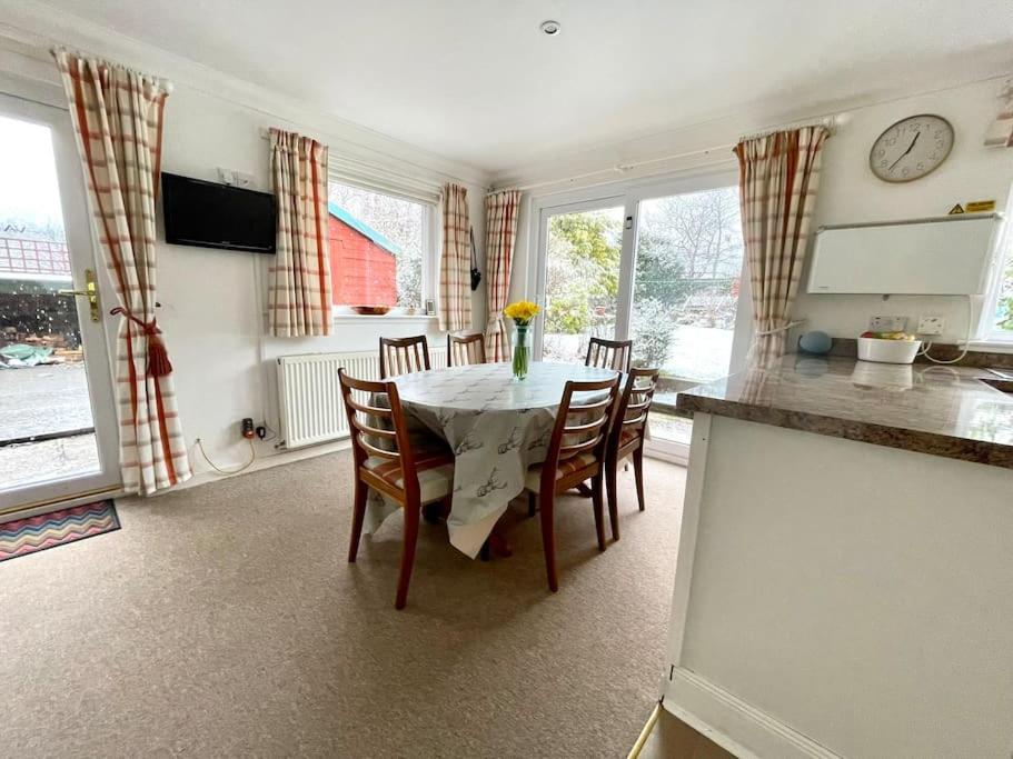 Comfortable 4 bed Home, Valhalla, Helmsdale