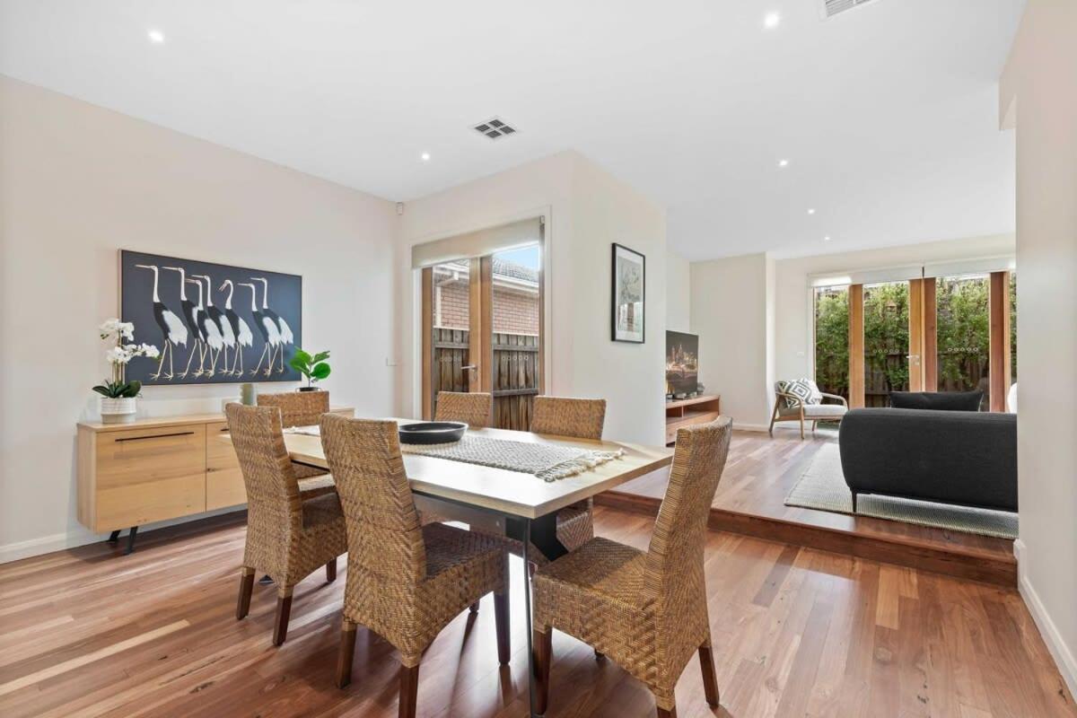 Chic Yarraville 2BR with Courtyard & Walk to Cafes
