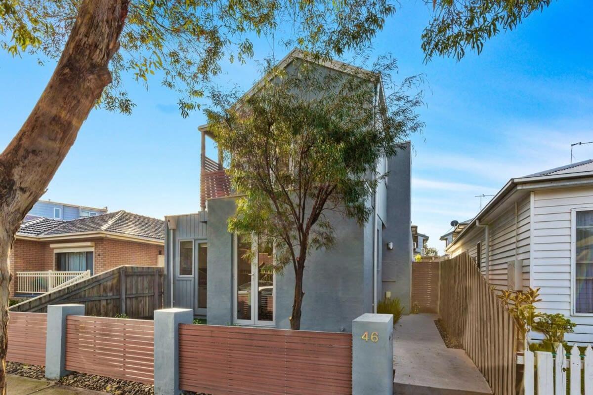 Chic Yarraville 2BR with Courtyard & Walk to Cafes