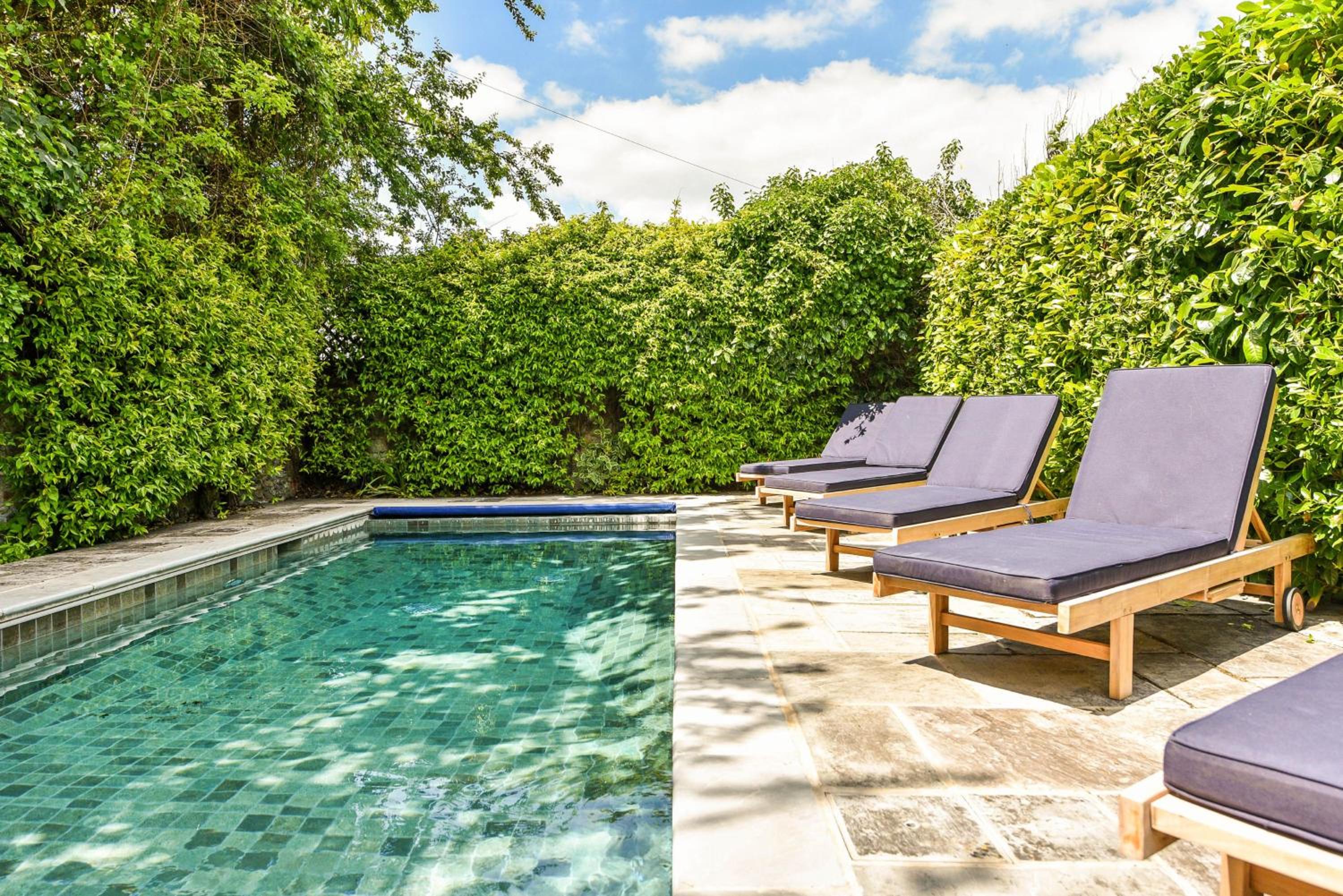 Farthings - large cottage with pool view 2