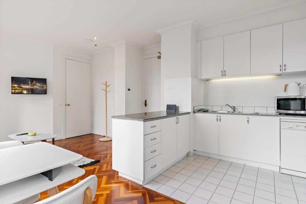 Chic 1-Bed Apartment In the Heart of Melbourne