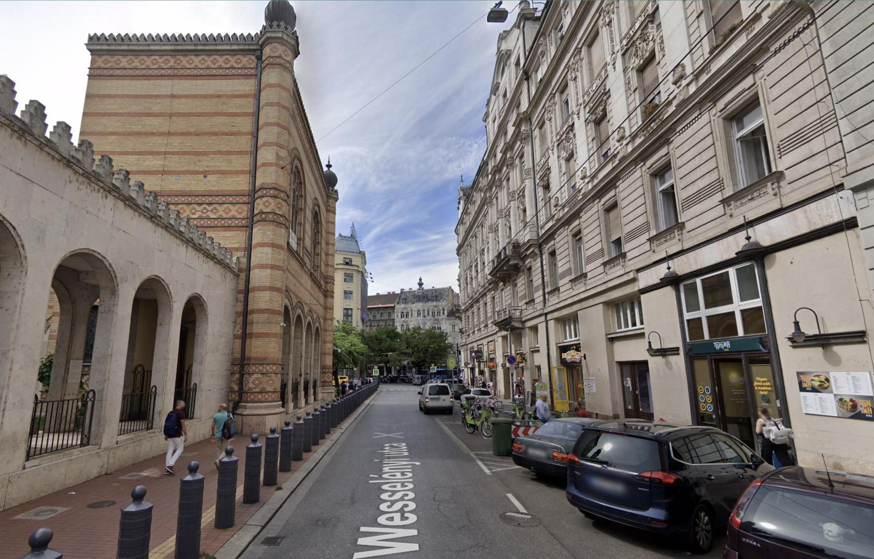 FreeParking - Great Synagogue Apartment, 2 bedroom, 5 people ,WiFi, AC view 3