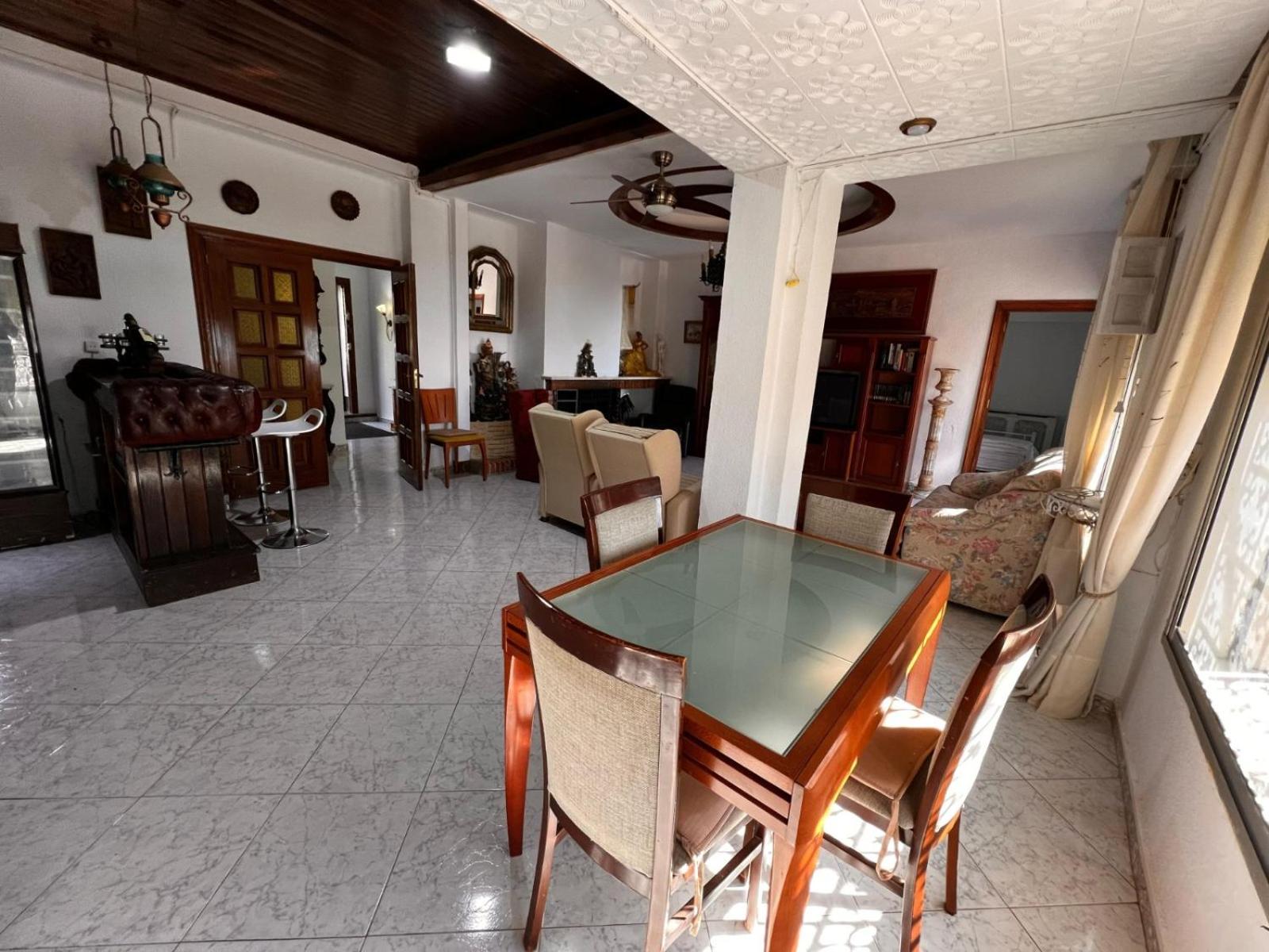 Villa Lazaro