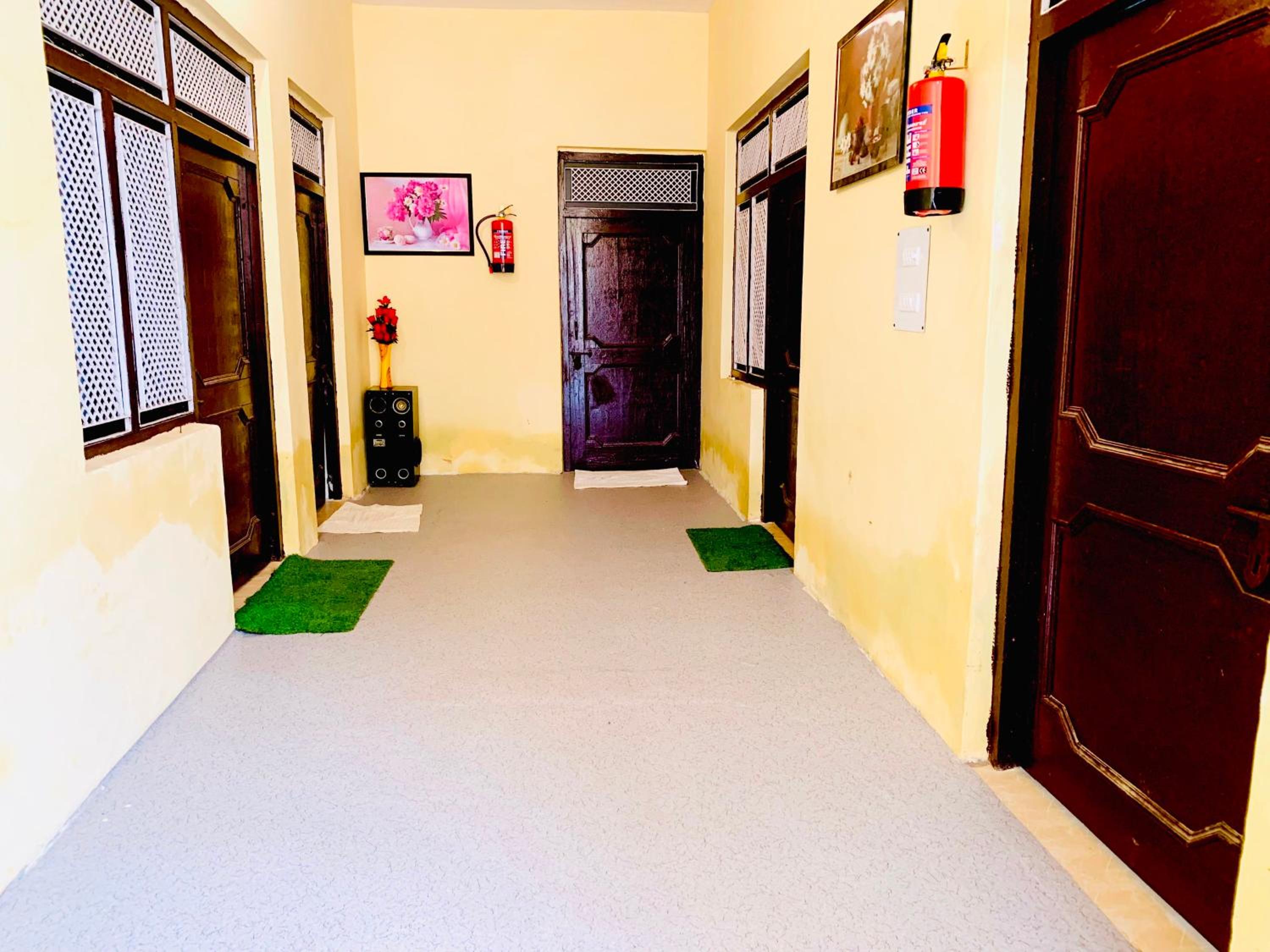 Hotel O Vrindavan guest house