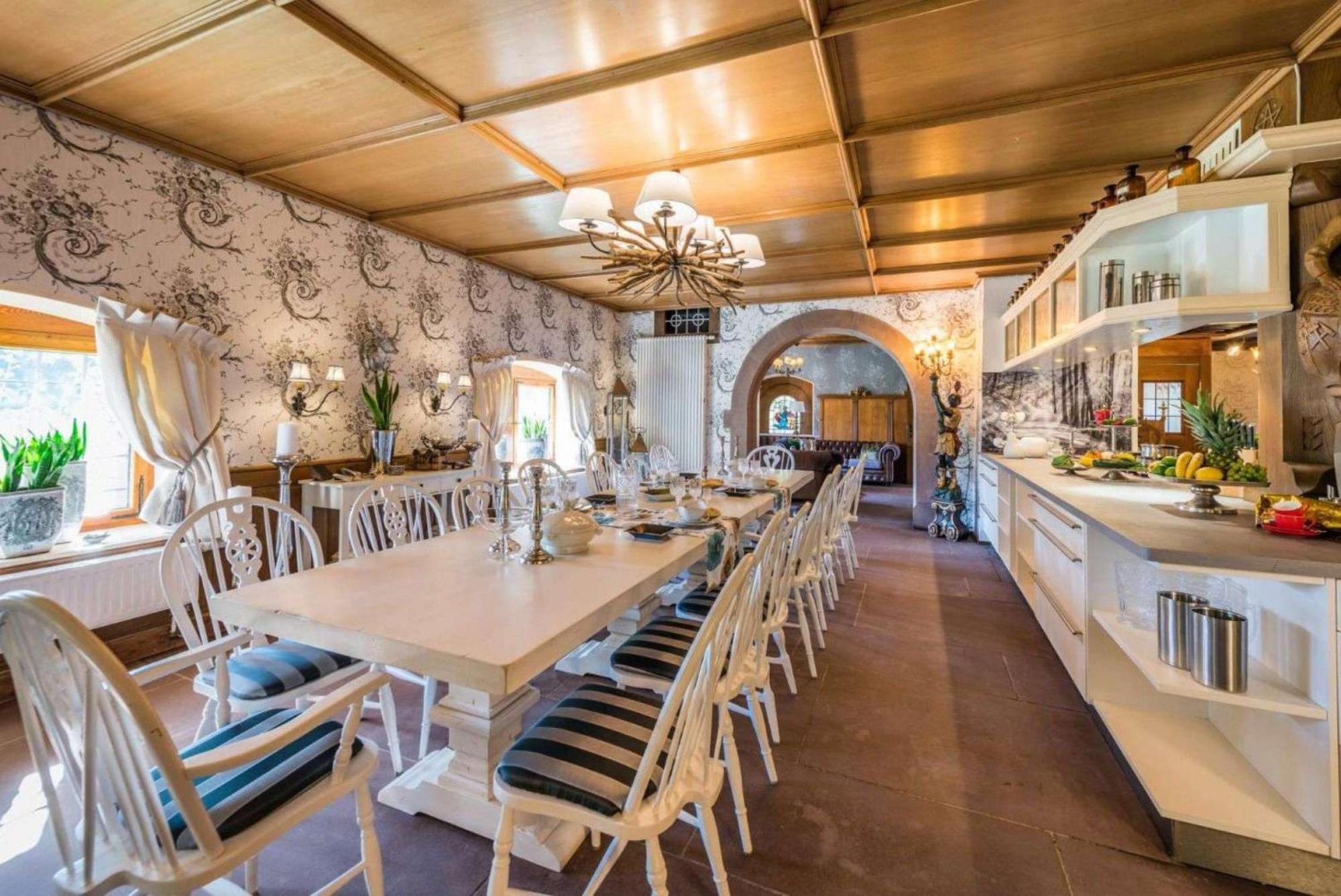 Herrenhaus Bärenschlössle 1 - 3500 m2 - 18 Personen