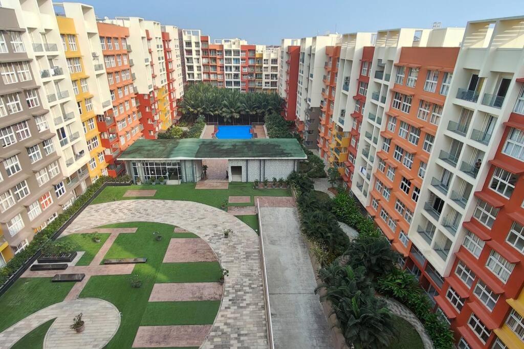 Delightful 2BR Apt Near Airport view 2