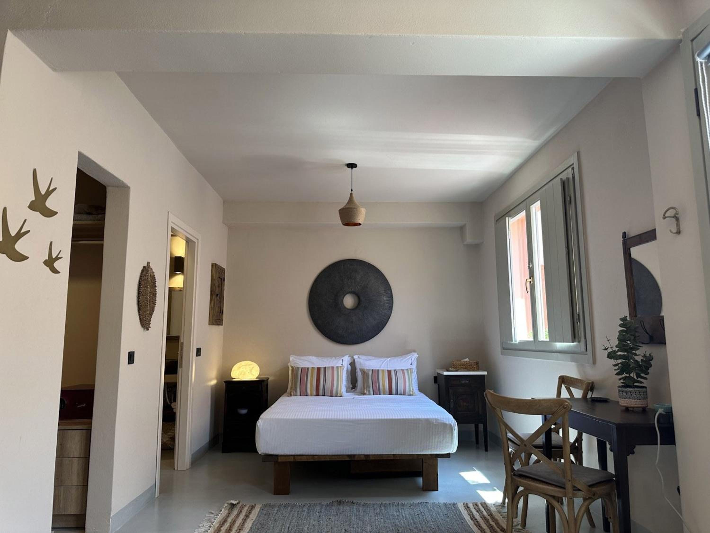 Picturesque Santorini Villa - 1 Bedroom Studio - Beautifully Decorated Secluded Terrace and Lovely Views - Finikia photo 2
