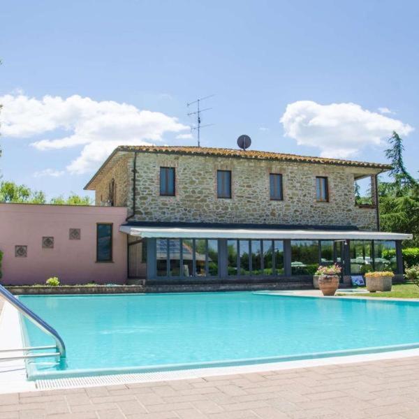 Hotel Villalago trasimeno view 2