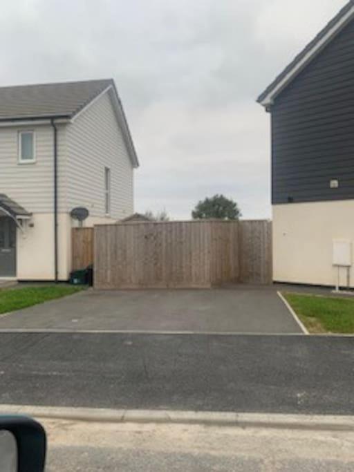 Entire 3bed house close to westward ho/ town view 4