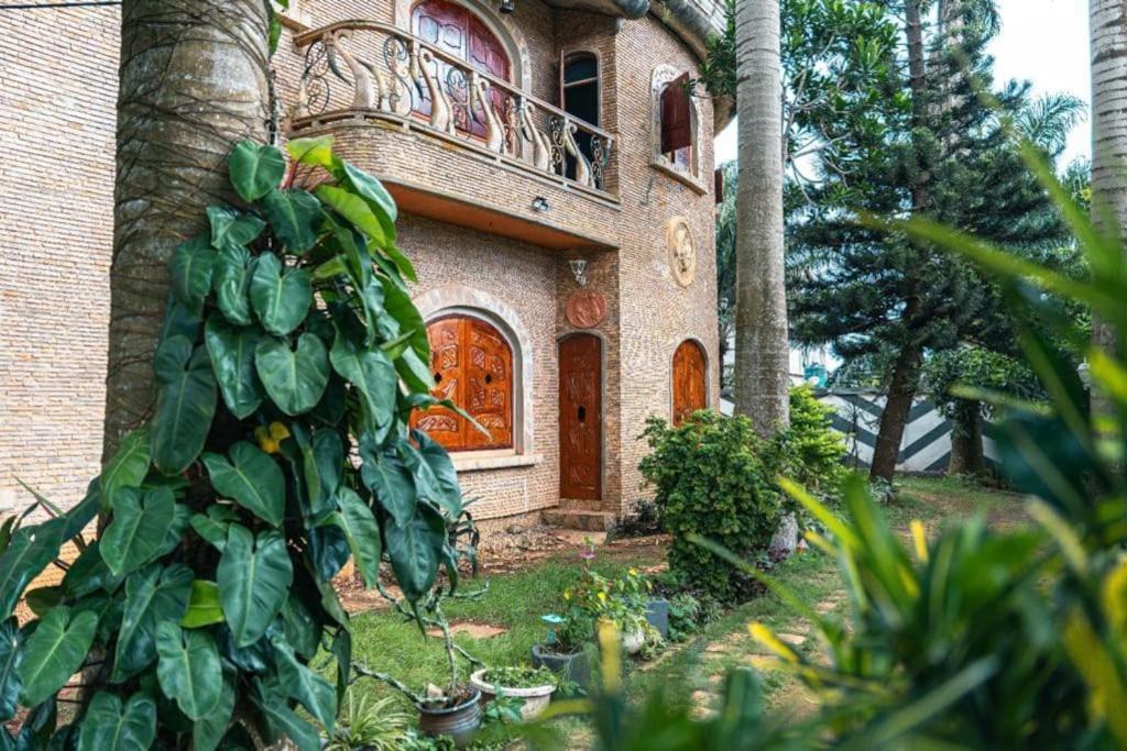Villa Gaudi (Gaoudi)