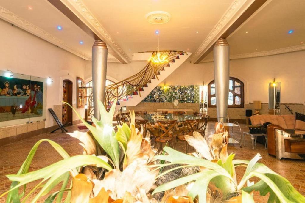 Villa Gaudi (Gaoudi)