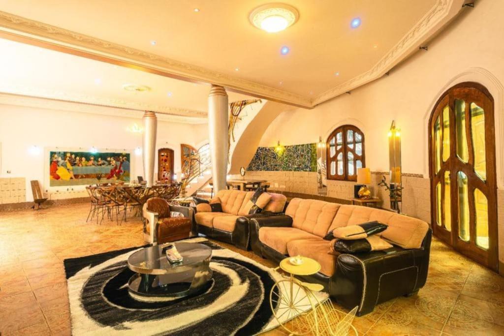 Villa Gaudi (Gaoudi)