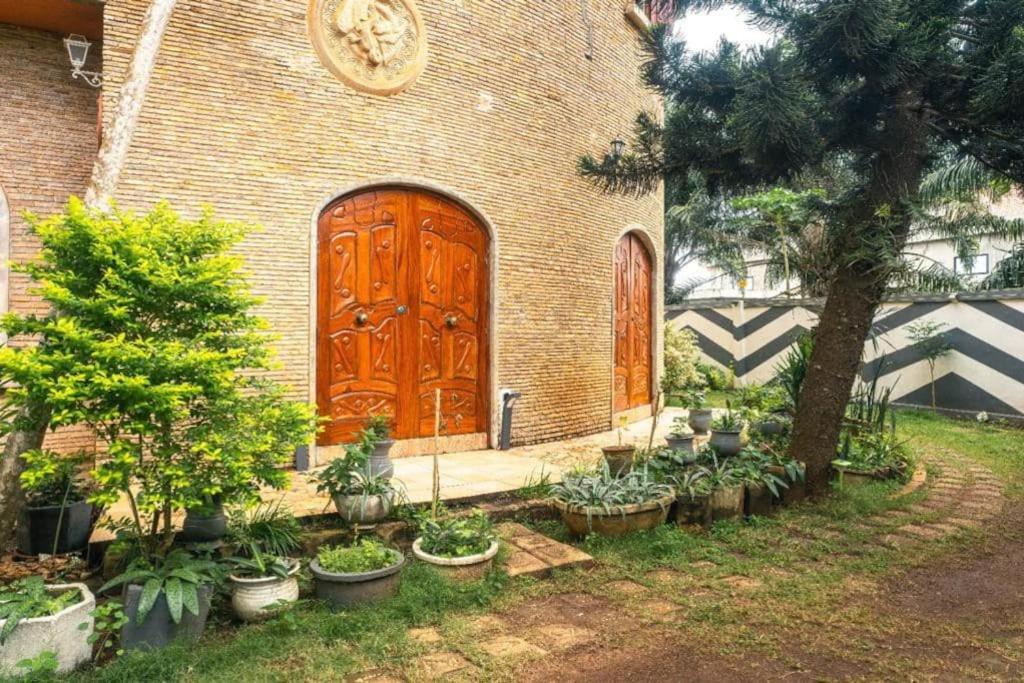 Villa Gaudi (Gaoudi)