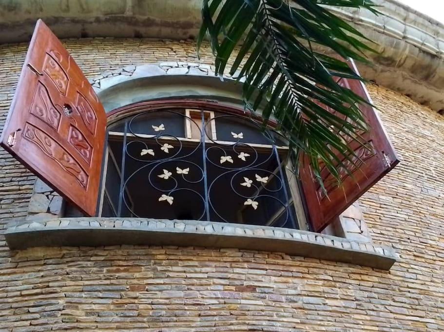 Villa Gaudi (Gaoudi)