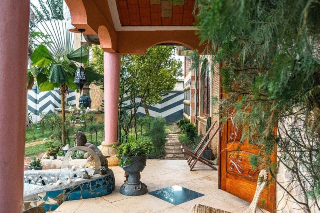 Villa Gaudi (Gaoudi)