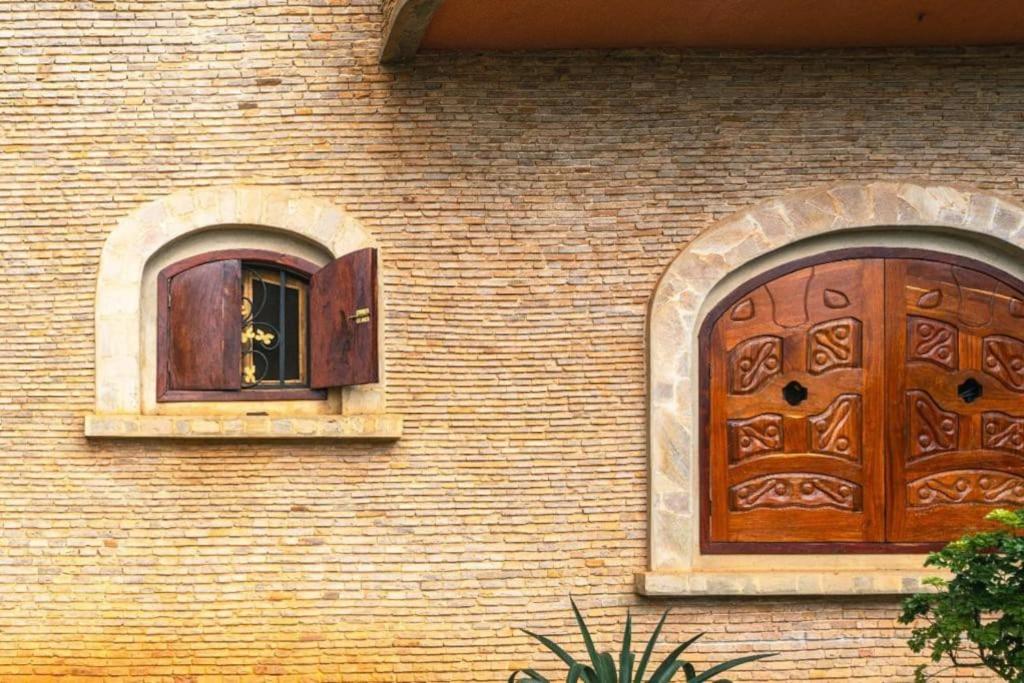 Villa Gaudi (Gaoudi)