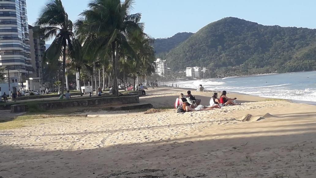 apto. prainha martim de sá 2 dor. pé na areia
