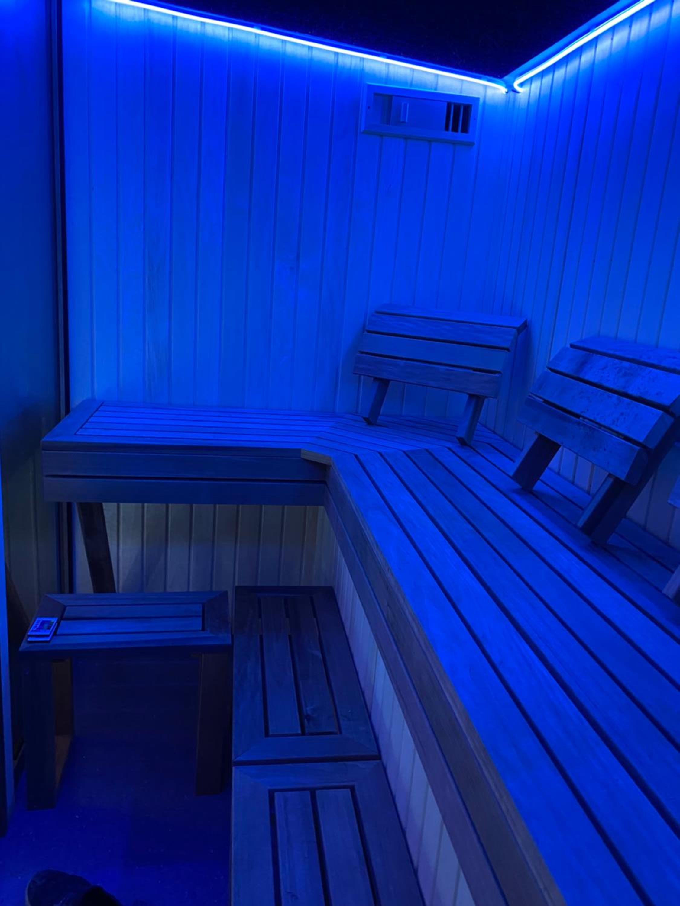 Poolhouse, no smoking everywhere