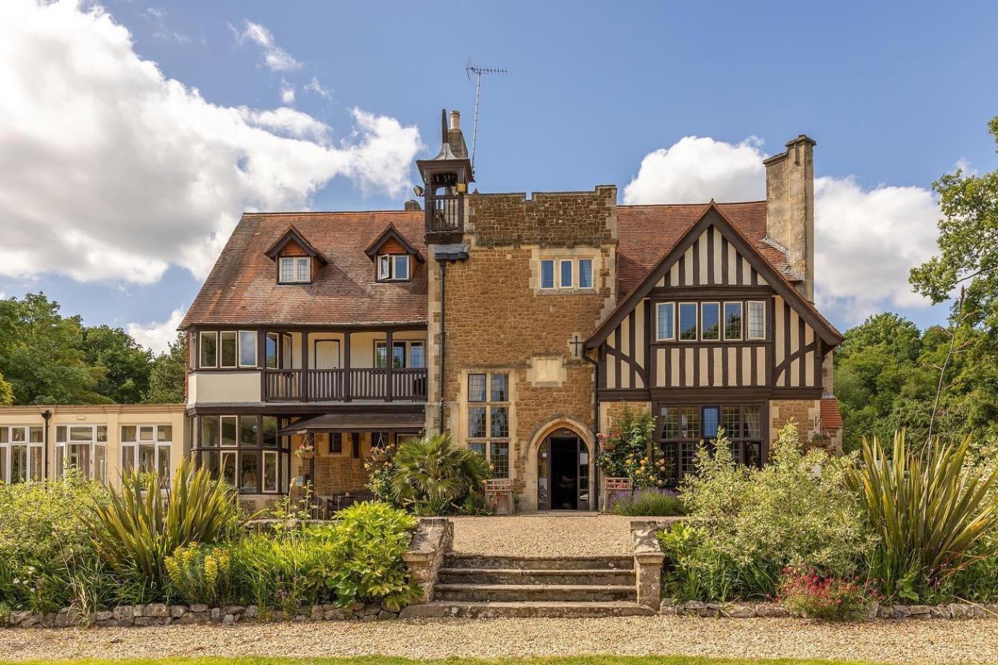 Farnham Vacations - Farnham House Hotel - Property Image 1