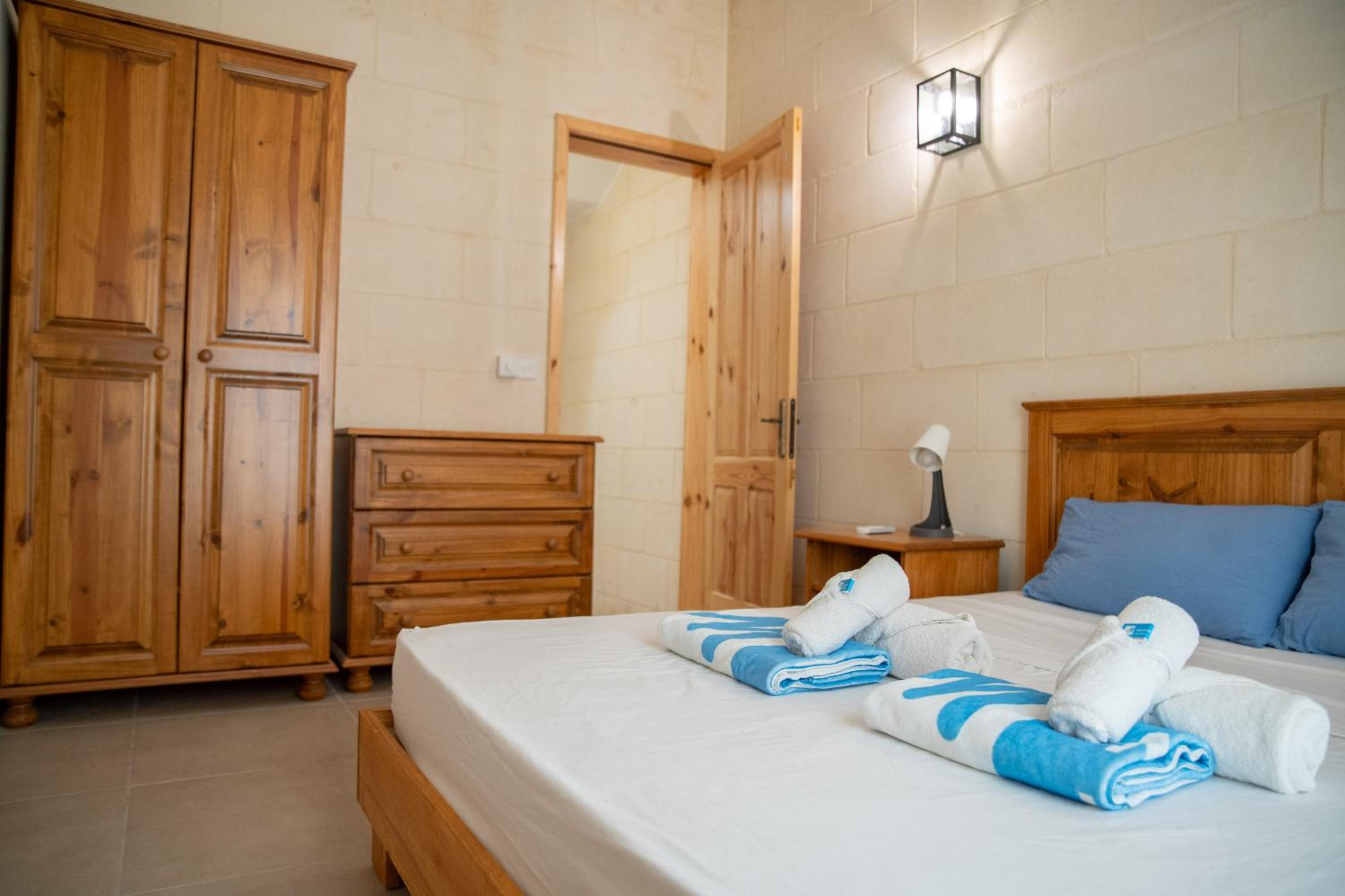 Ta' Pupa Farmhouse - Sannat view 2