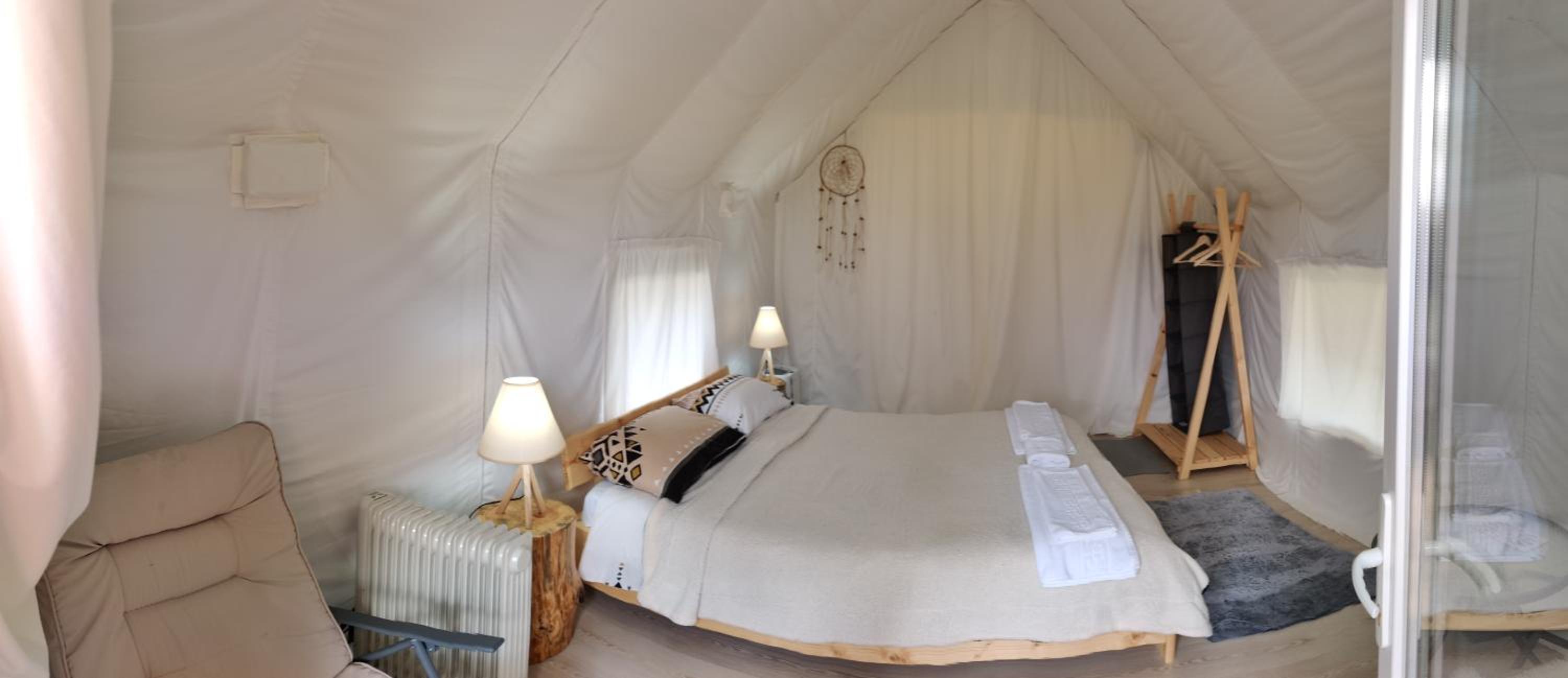 PINIALE GLAMPING TRIB