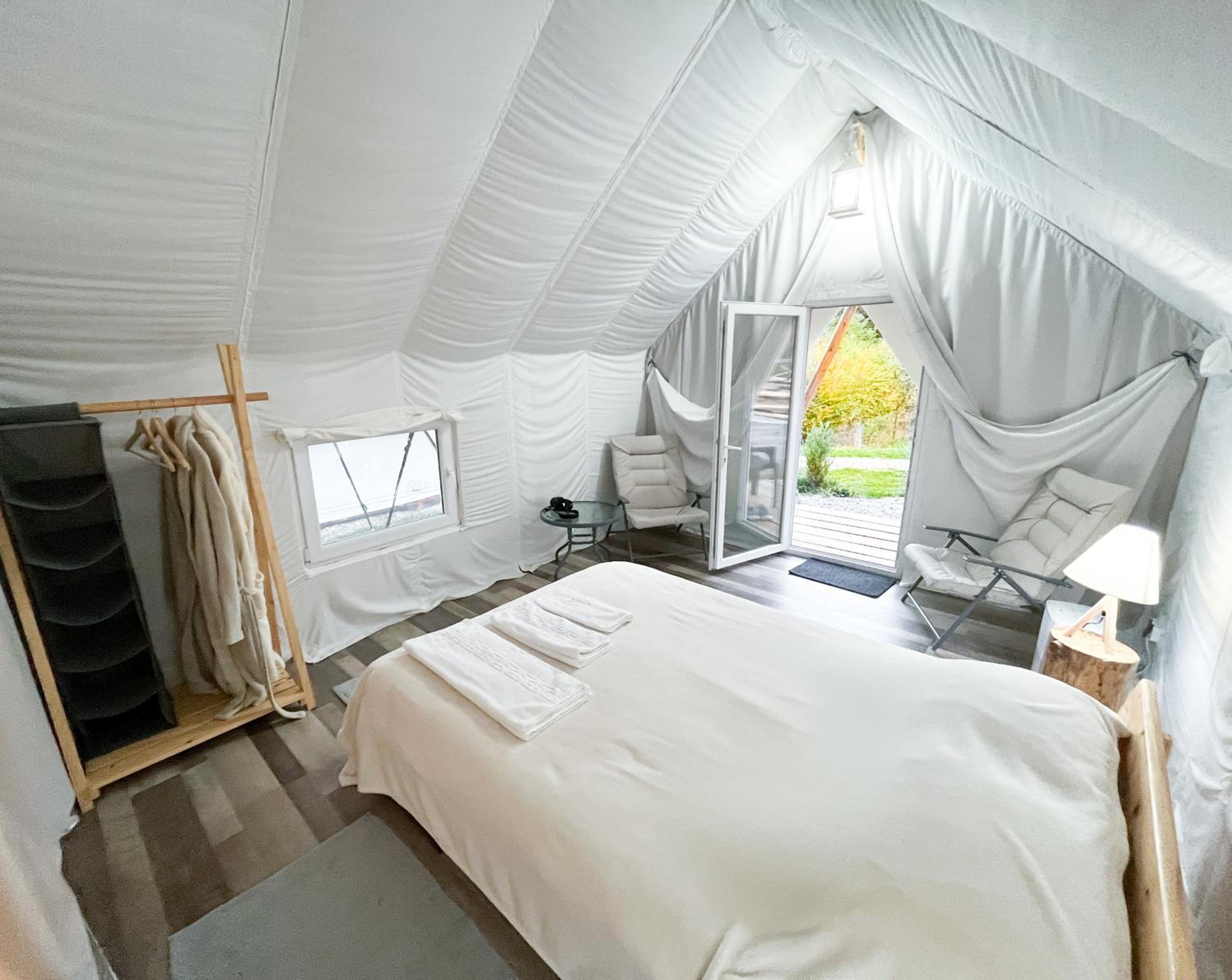 PINIALE GLAMPING TRIB