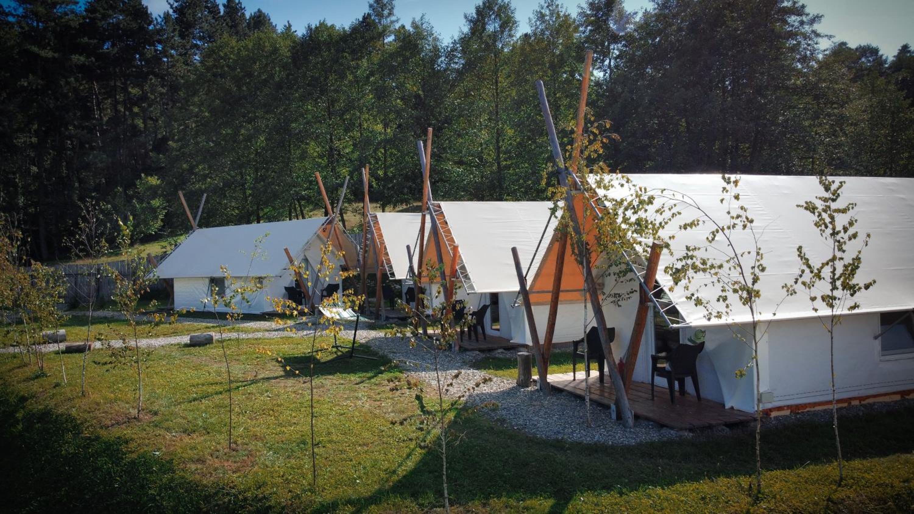 PINIALE GLAMPING TRIB