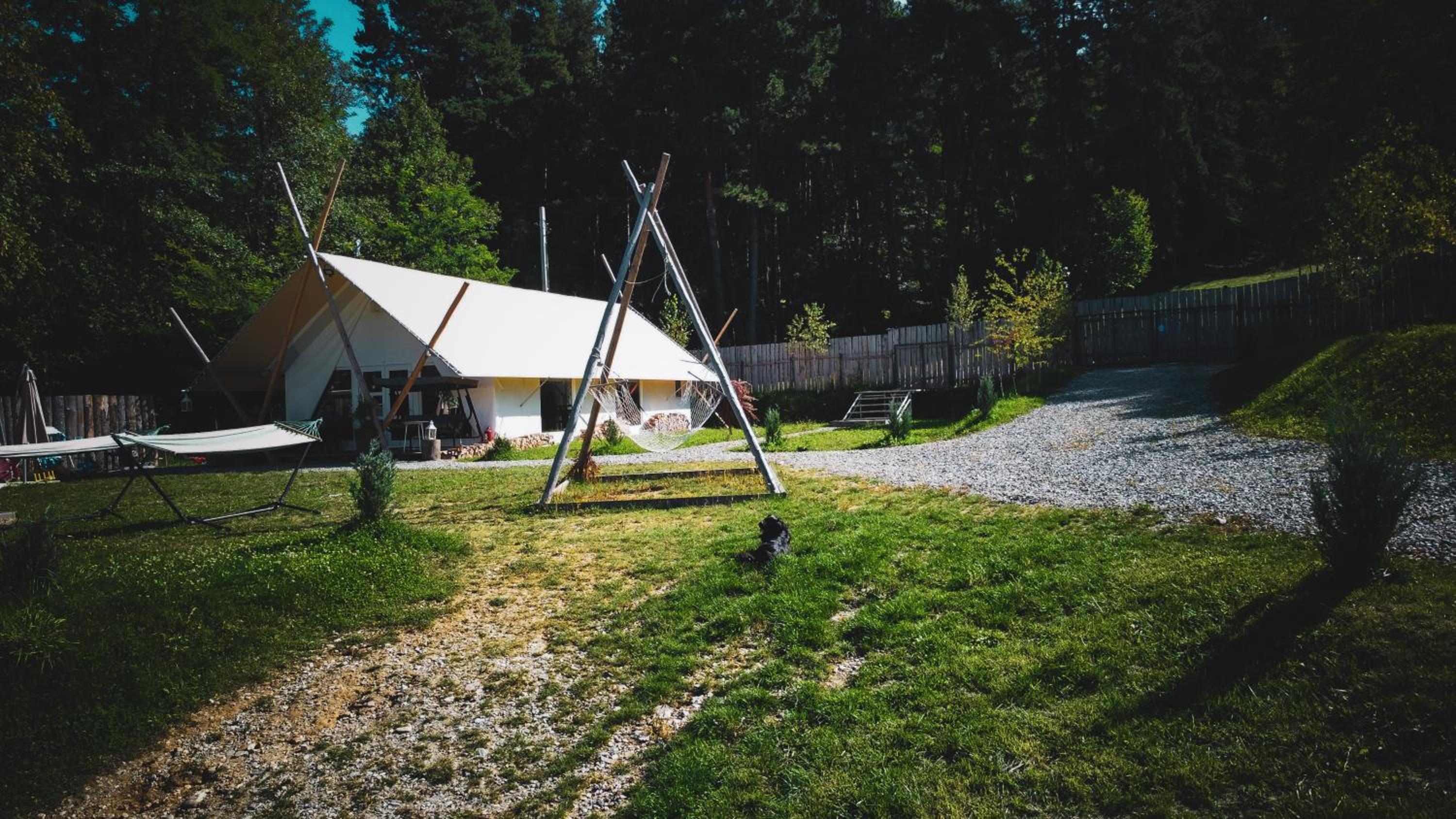 PINIALE GLAMPING TRIB