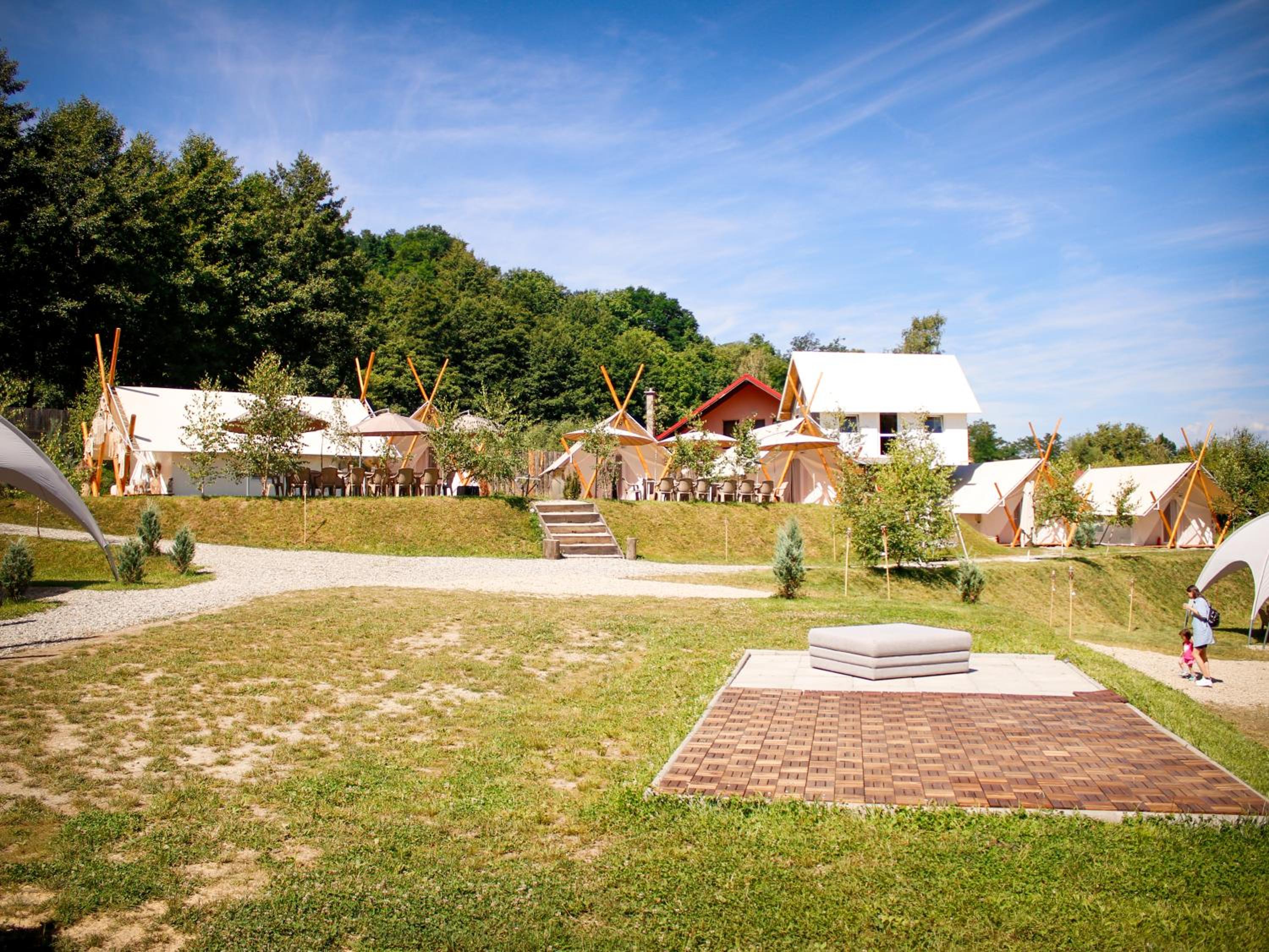 PINIALE GLAMPING TRIB