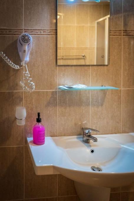 Paradise Corner Topola - 2 bedroom ground floor apartment