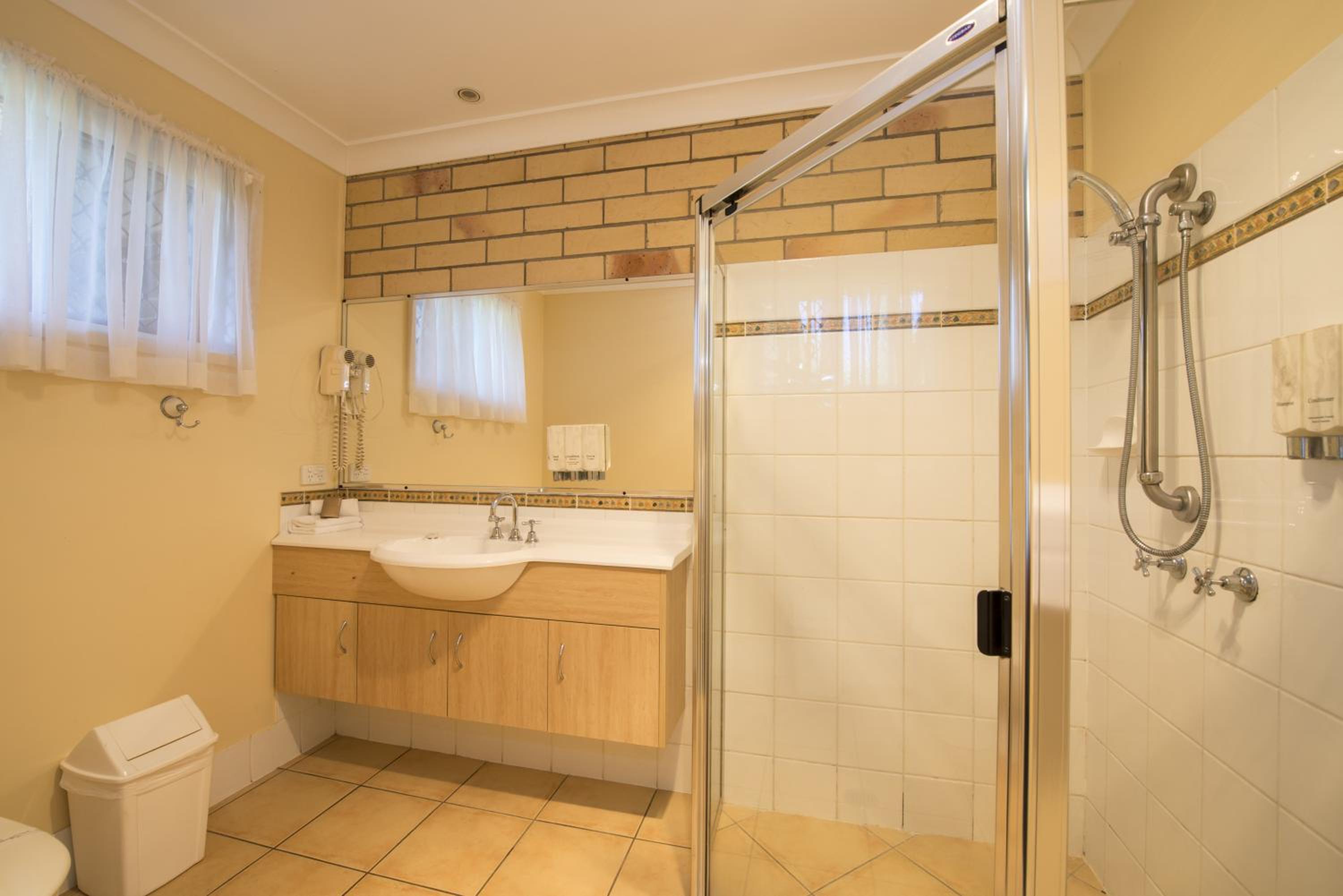Cotswold Motor Inn