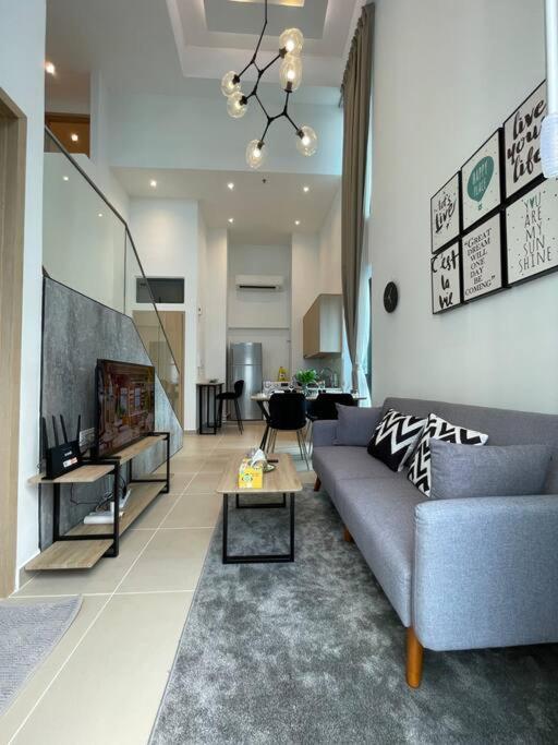 The Luxe & The Colony Infinitum by Romeo Bnb