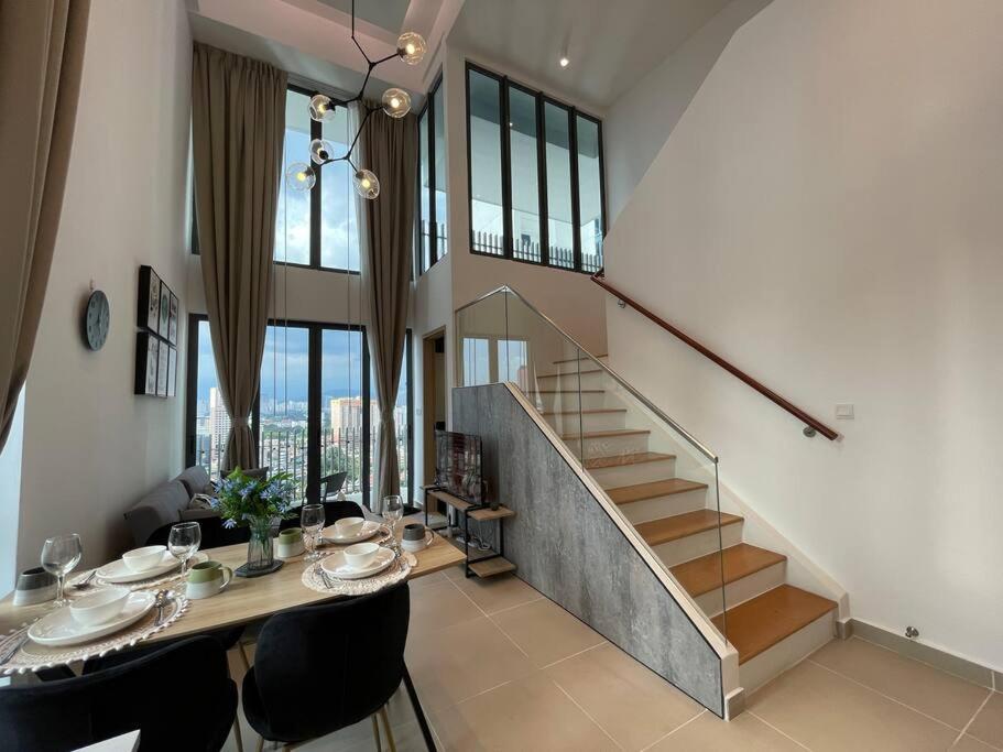 The Luxe & The Colony Infinitum by Romeo Bnb