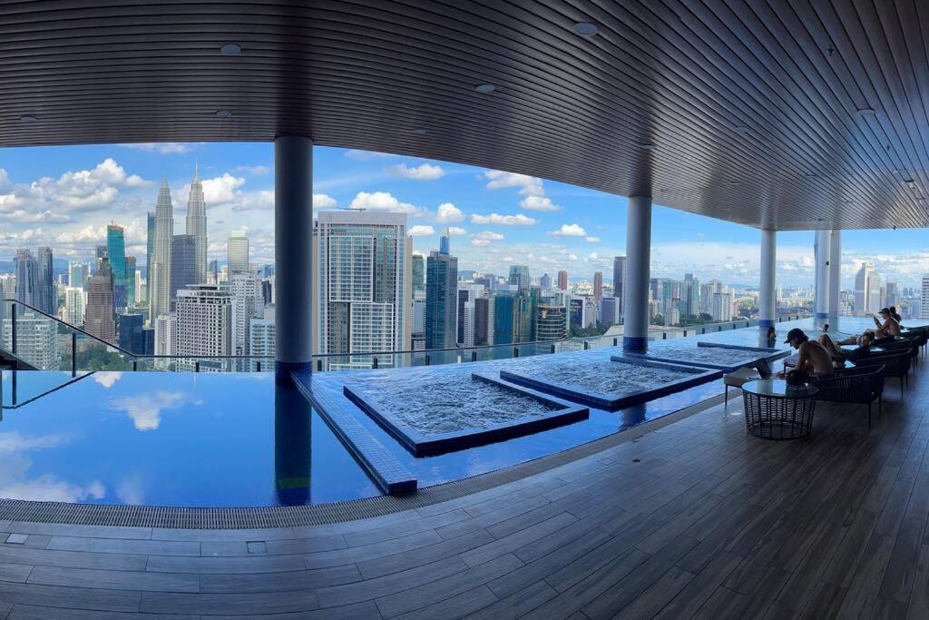 The Luxe & The Colony Infinitum by Romeo Bnb
